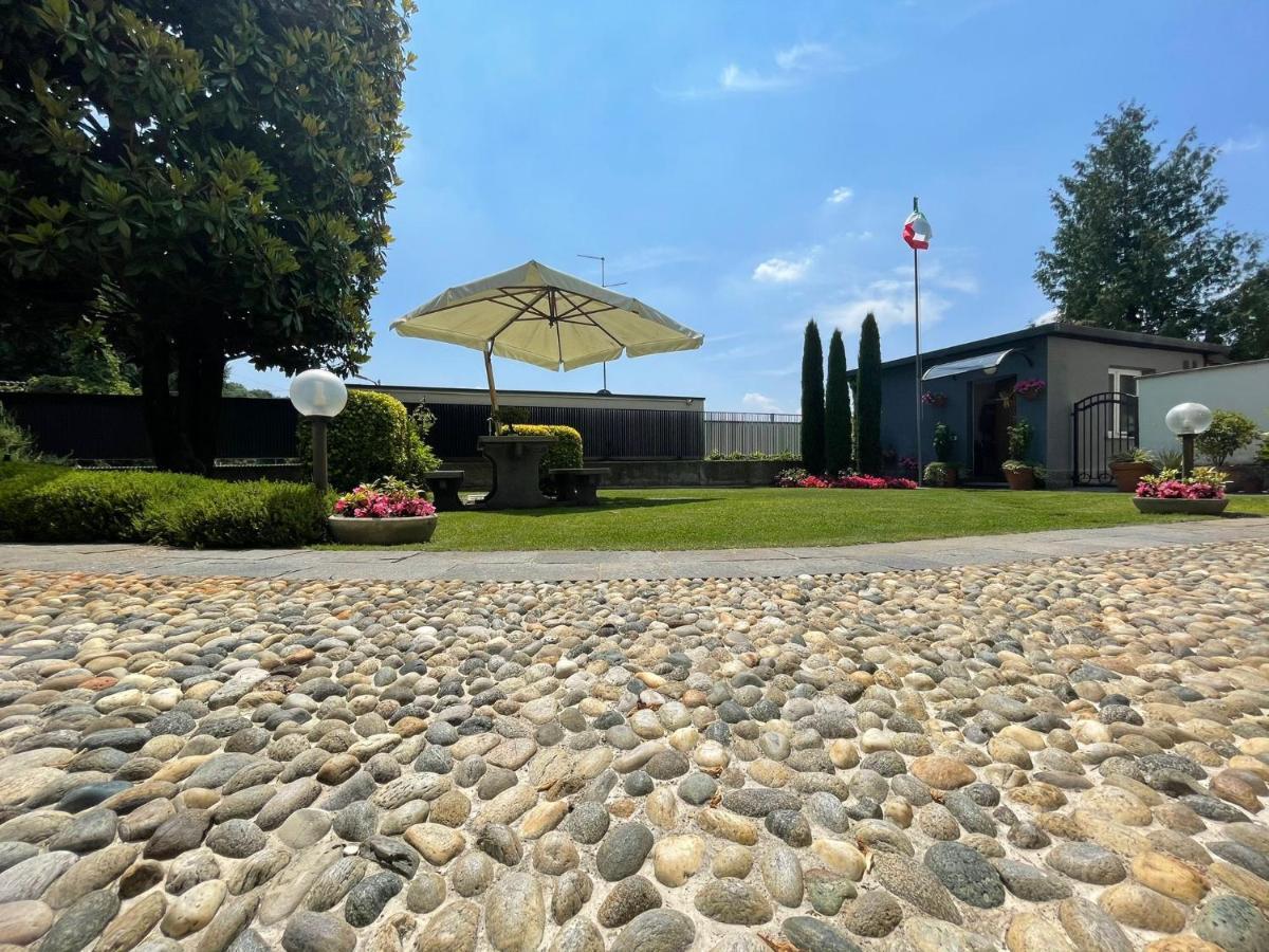 B&B Marge Oltrona di San Mamette Buitenkant foto