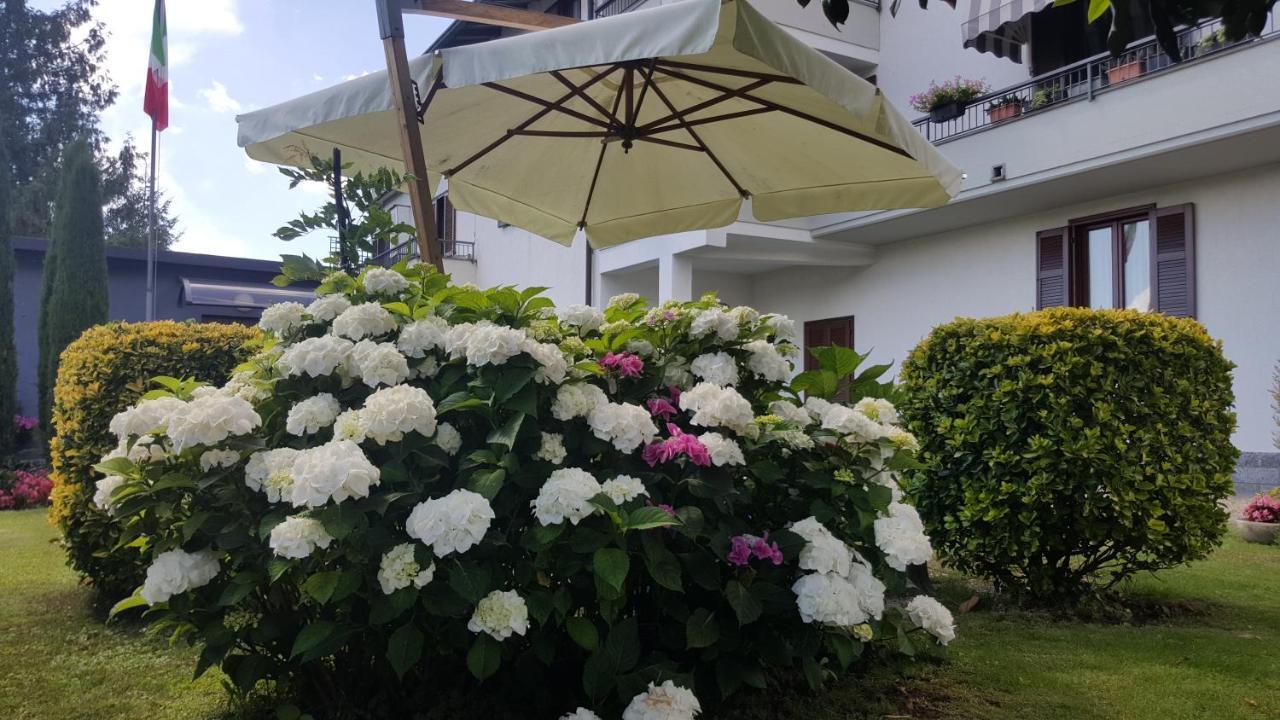 B&B Marge Oltrona di San Mamette Buitenkant foto