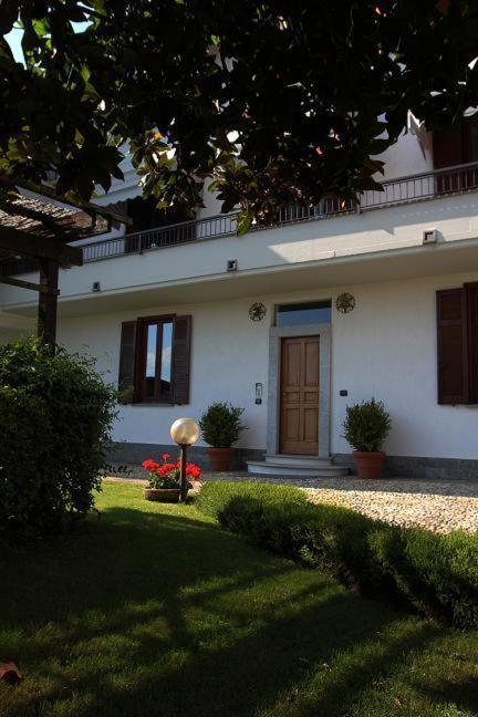 B&B Marge Oltrona di San Mamette Buitenkant foto