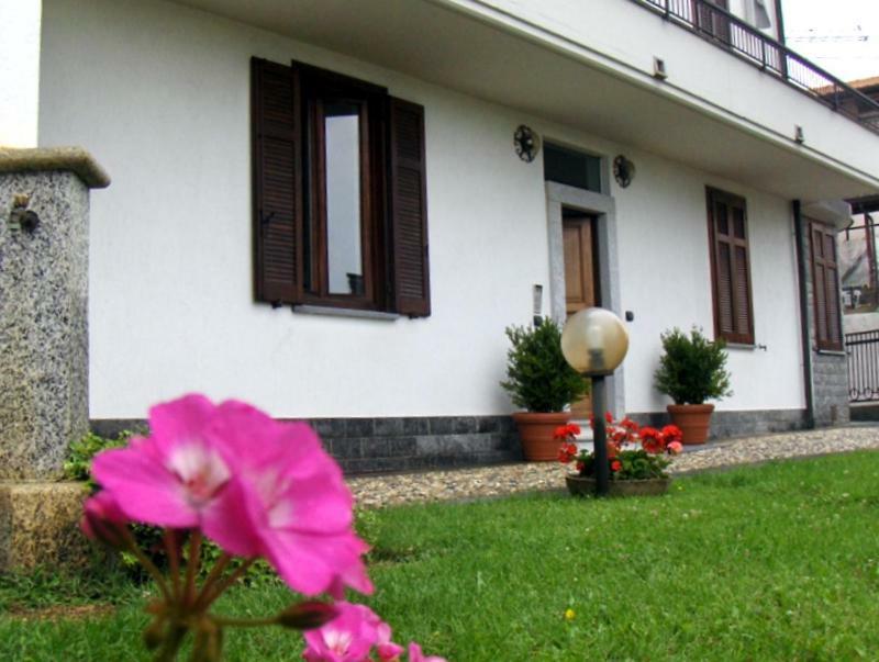 B&B Marge Oltrona di San Mamette Buitenkant foto