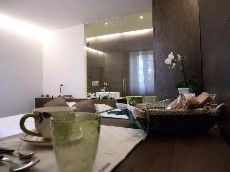 B&B Marge Oltrona di San Mamette Buitenkant foto